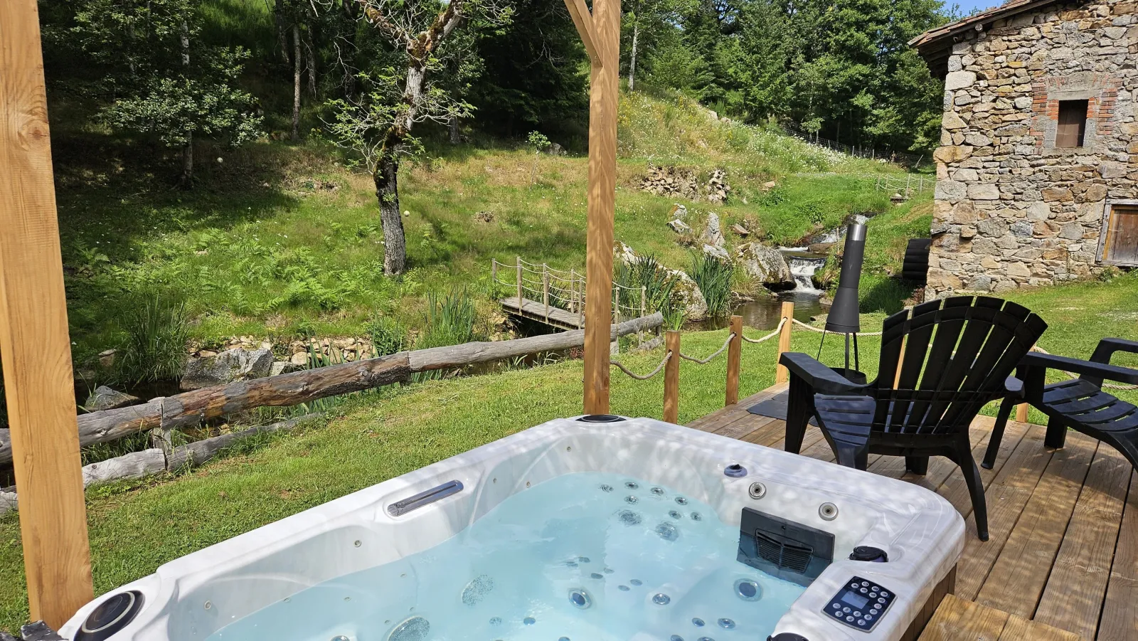 Lodge des Sources (hébergement insolite à la ferme), Viscomtat