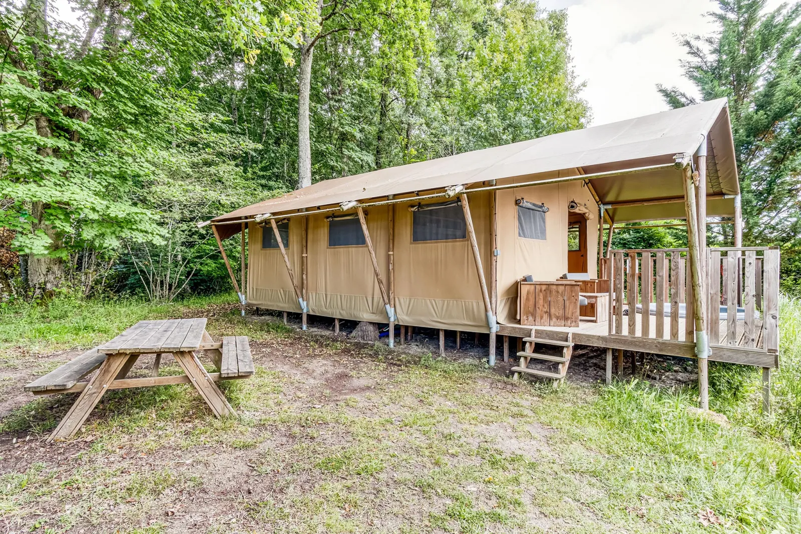 Lodge Spa de l'Étang (tente à la ferme), Descartes