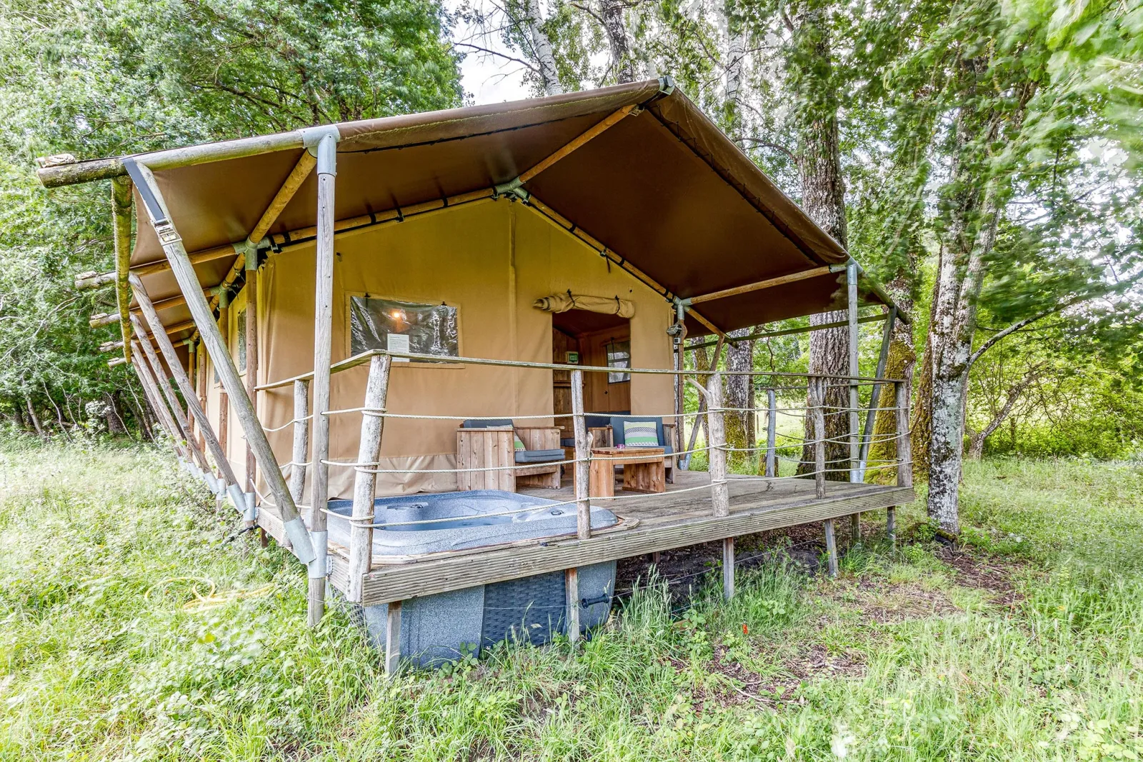 Lodge Spa du Ruisseau (tente à la ferme), Descartes