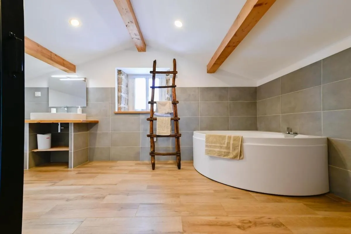 Maison en pierre de Stéphanie et Freddy, Murzo : image 3