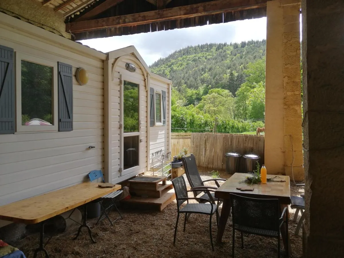 Mobil-home de la Ferme équestre La Mouillère (hébergement insolite à la ferme), Chalabre