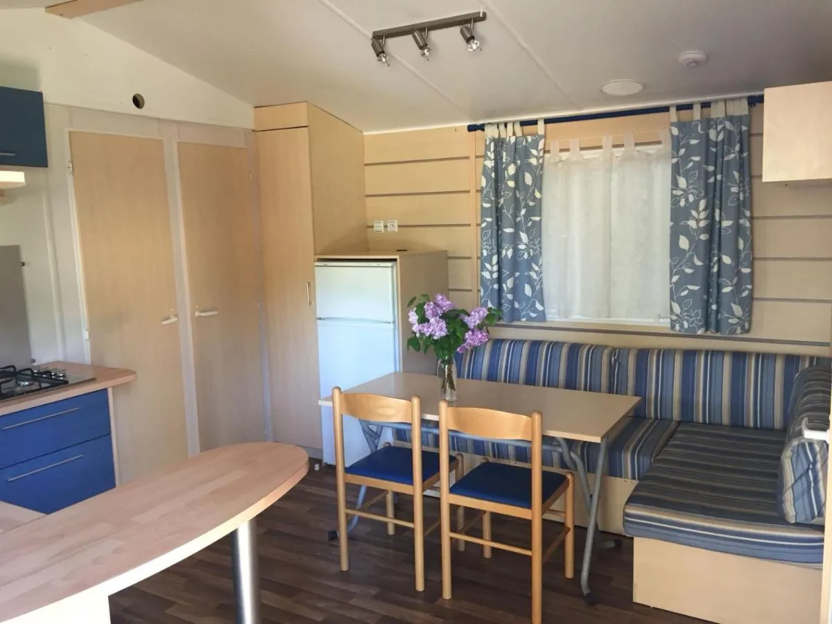 Mobil-home de la Ferme équestre La Mouillère, Chalabre : image 4