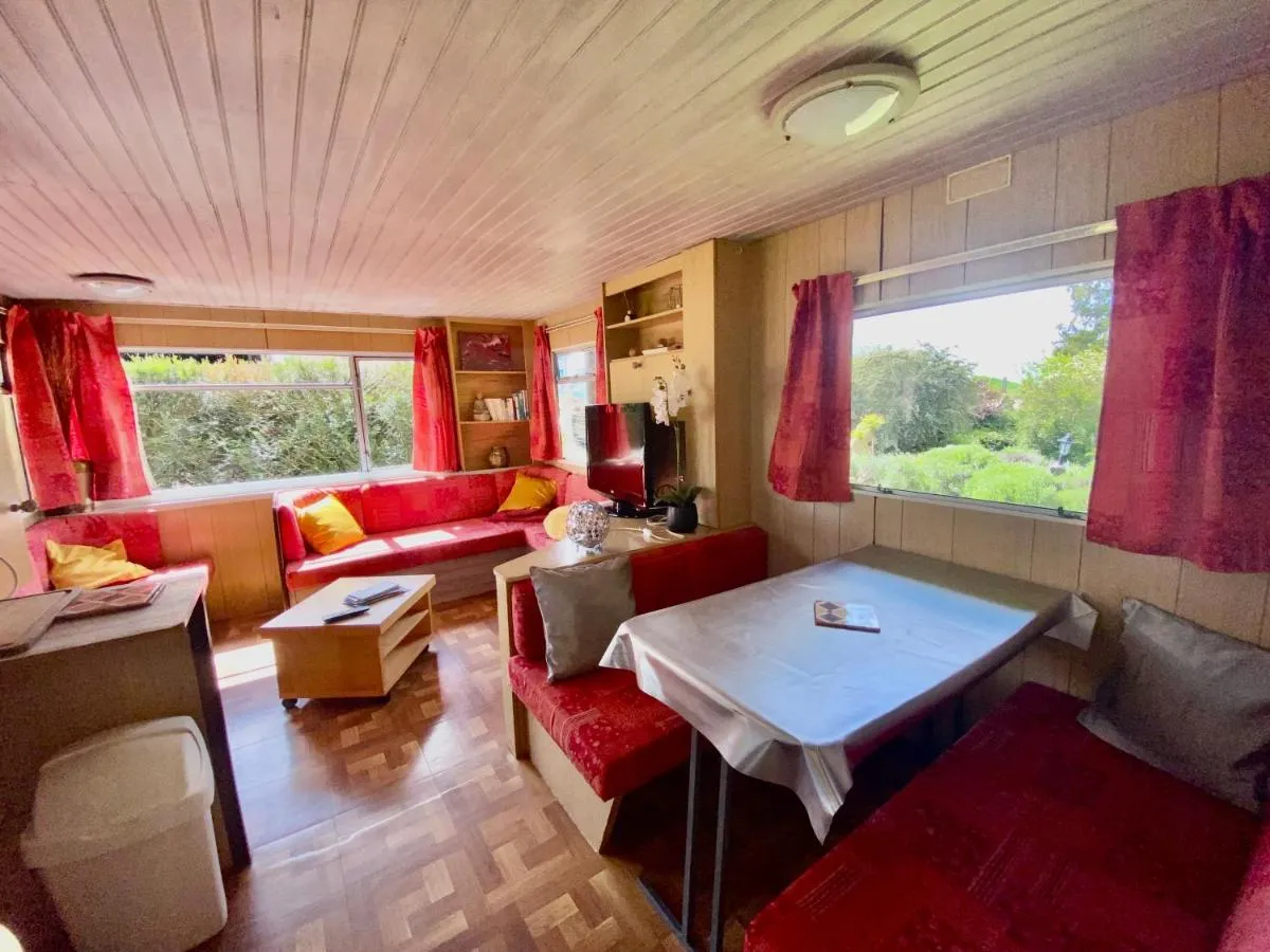 Mobil-home sous chalet de la ferme de Josnes, Josnes : image 4