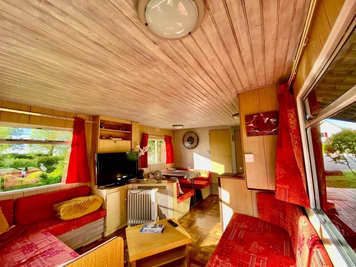 Mobil-home sous chalet de la ferme de Josnes, Josnes : image 5