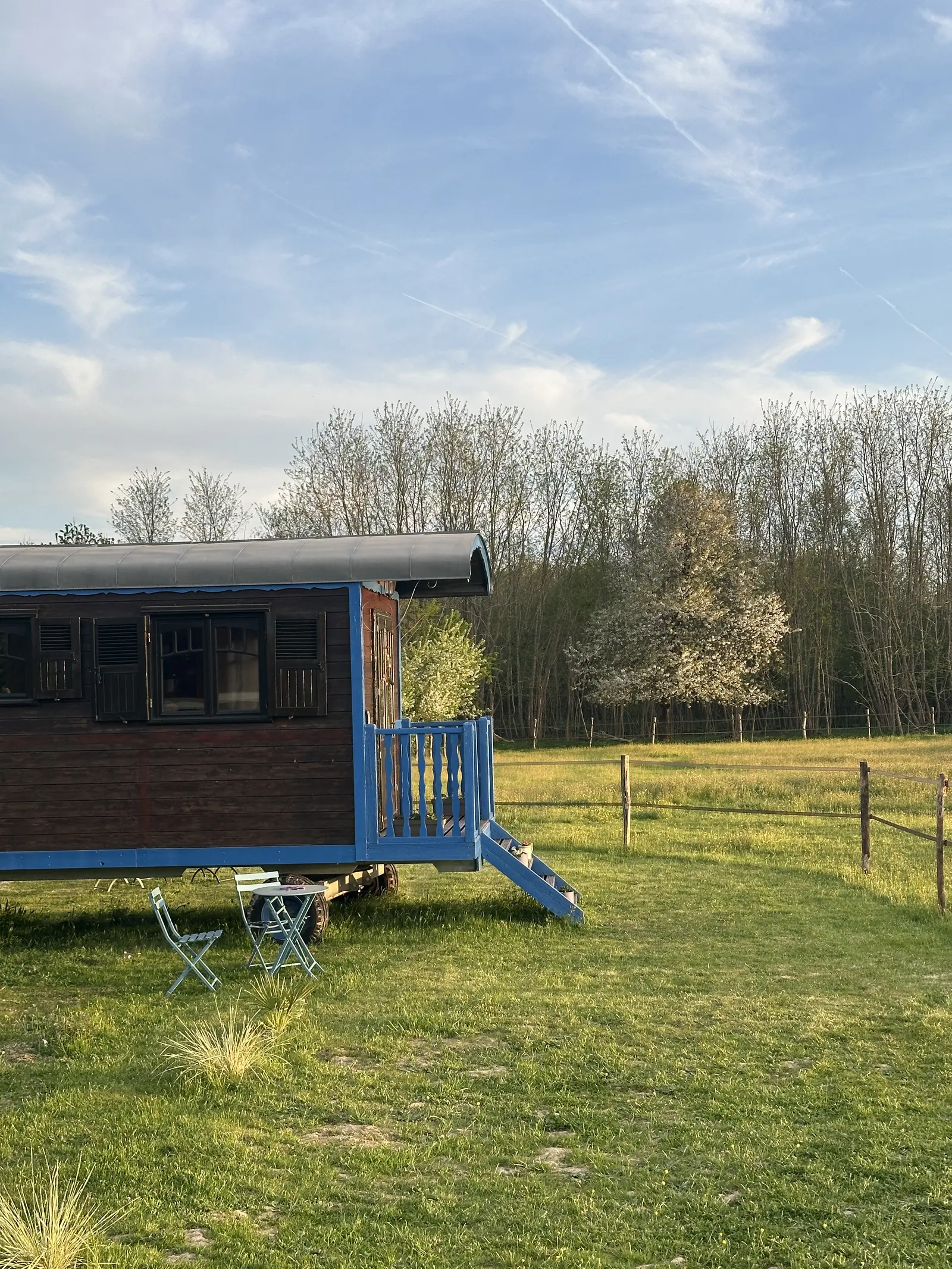 Roulotte Bluebell (hébergement insolite à la ferme), Rétaud
