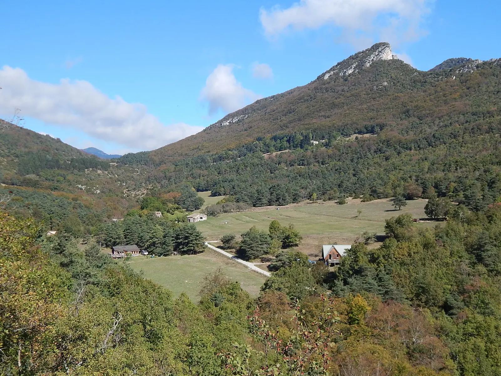 Roulotte d'ici (hébergement insolite à la ferme), Omblèze
