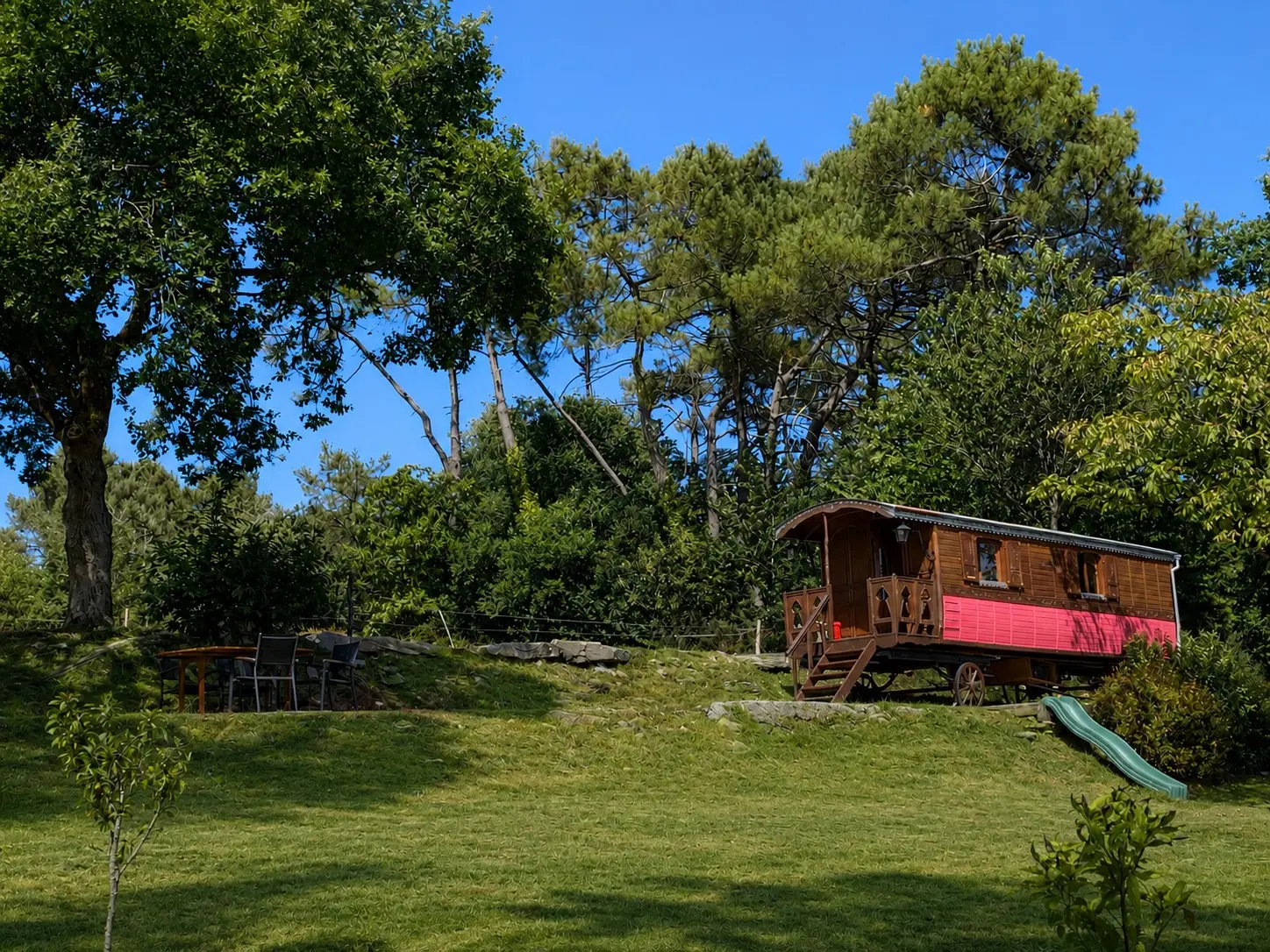 Roulotte de la Pension (hébergement insolite à la ferme), Treffléan