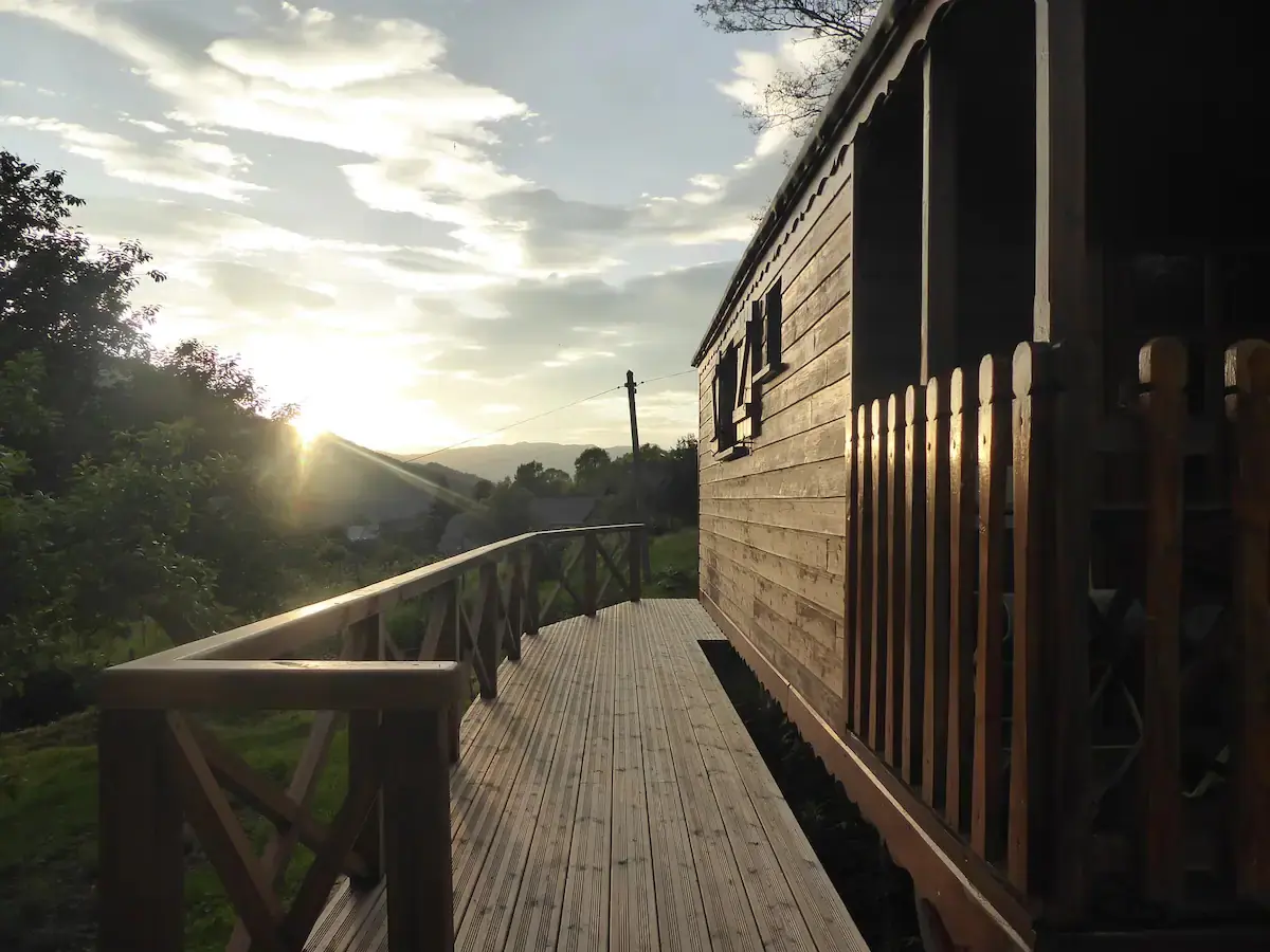 En Terre d'Abajous (hébergement insolite à la ferme), Bethmale