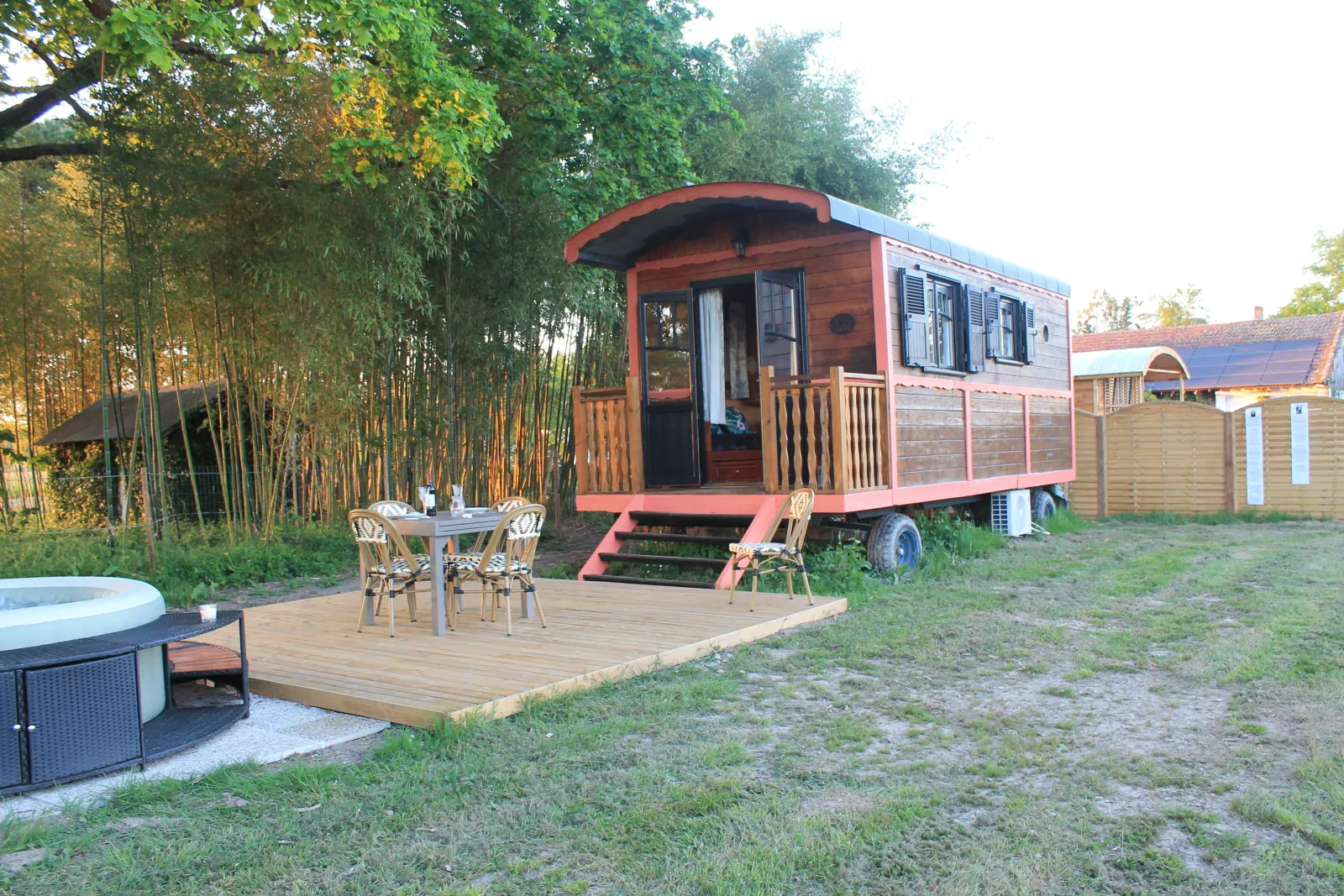 Roulotte La Muse (hébergement insolite à la ferme), Beaupouyet