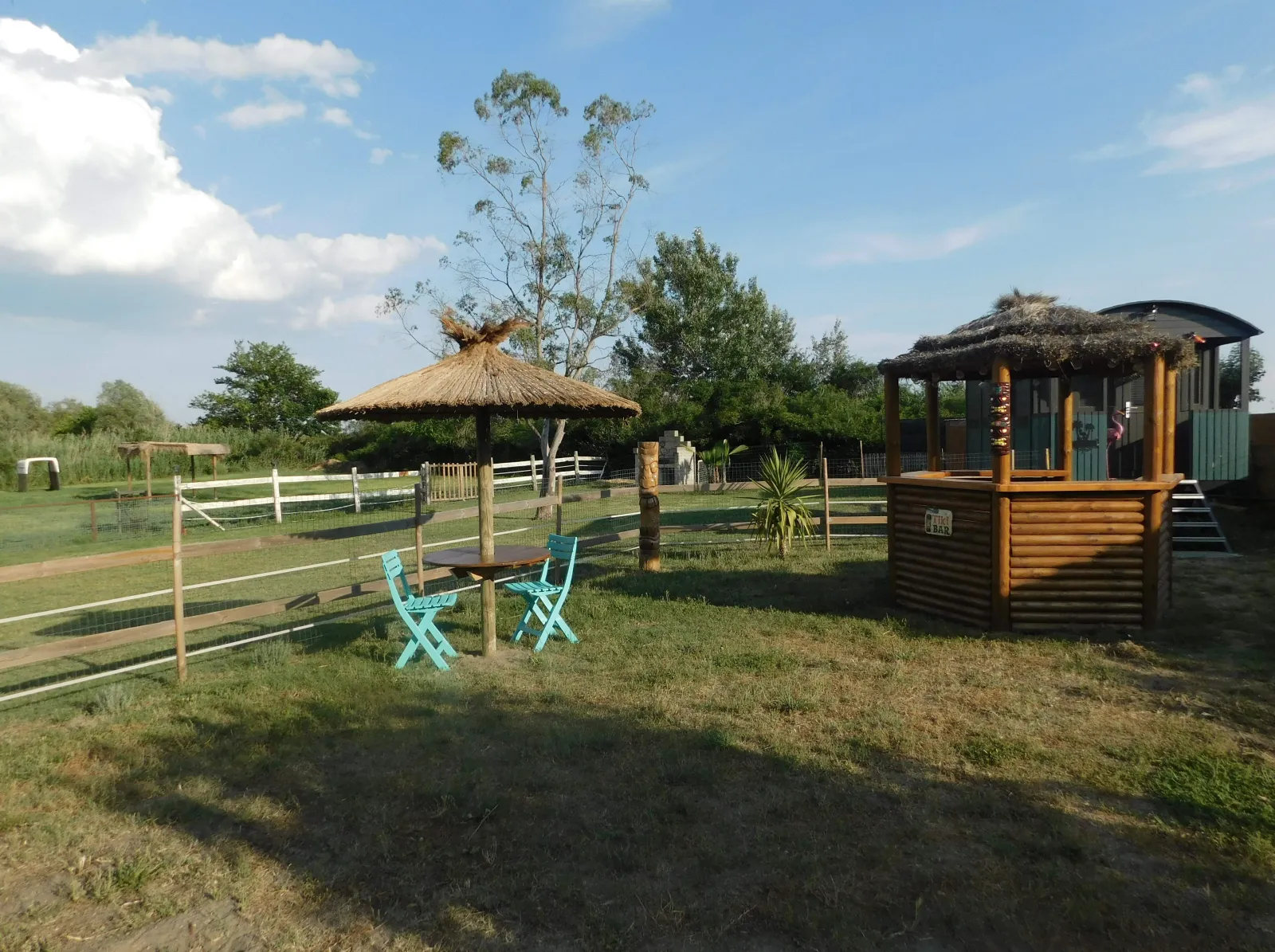 Roulotte Pura Vida (hébergement insolite à la ferme), Vauvert