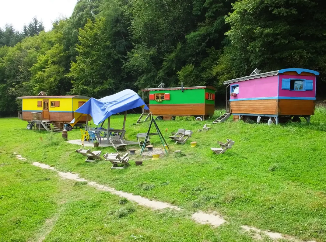 Roulotte Verte (hébergement insolite à la ferme), Confracourt
