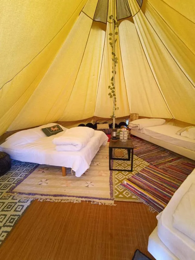 Tipi coloré de la Ferme à la Plage (hébergement insolite à la ferme), Le Porge