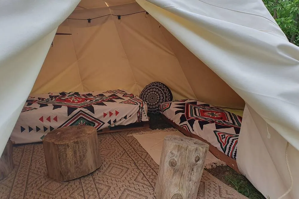 Tipi des Apaches (hébergement insolite à la ferme), Moulayrès