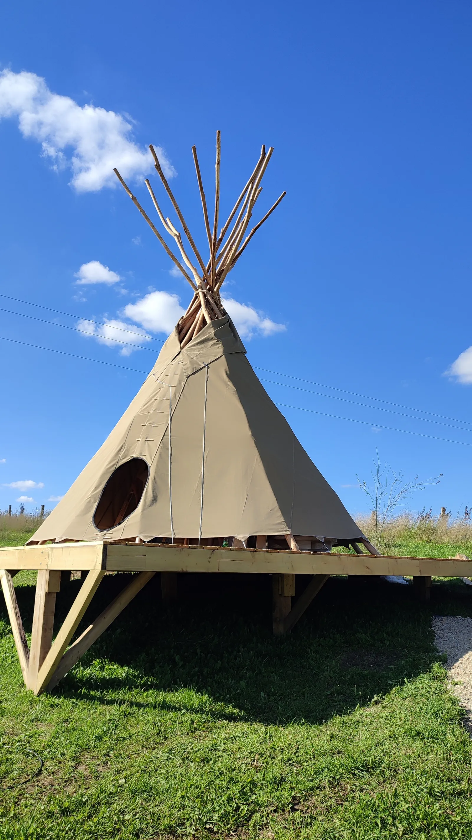Tipi du Domaine de Tallat (hébergement insolite à la ferme), Lanches-Saint-Hilaire