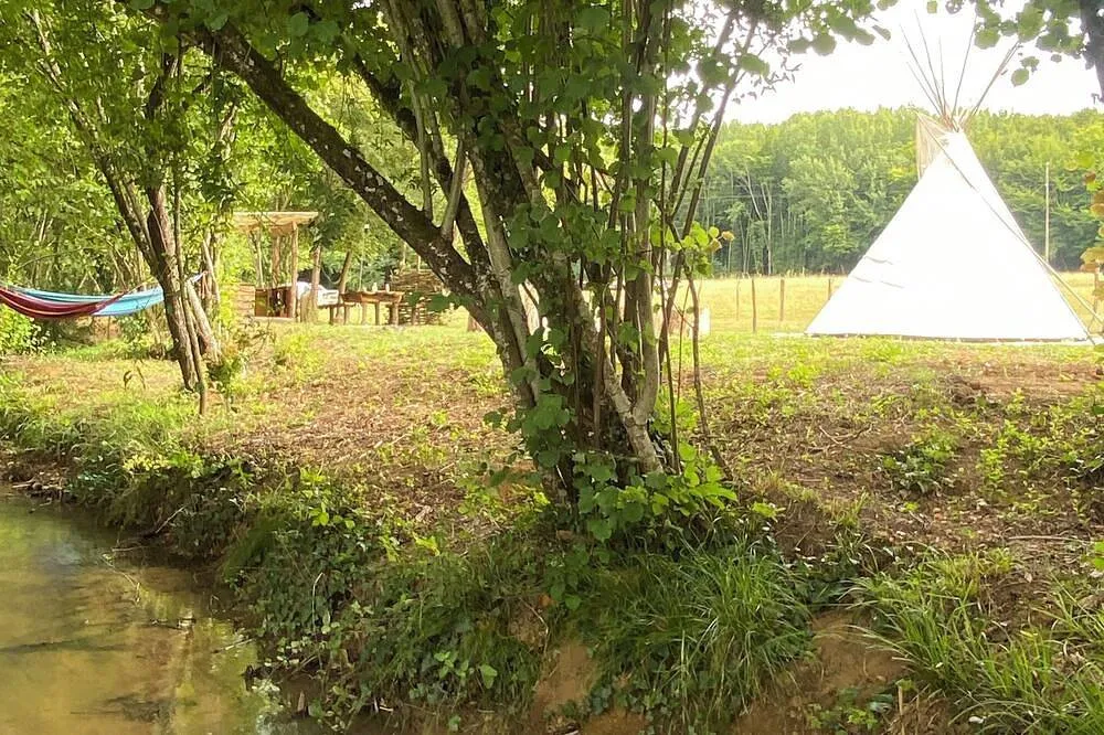 Tipi Sioux en pleine nature, Bitry : image 3