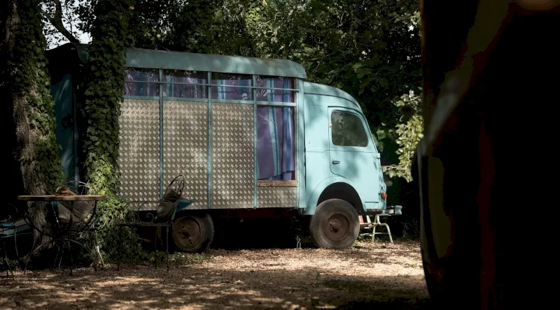 Truck-Lodge la Goélette (hébergement insolite à la ferme), Saint-Andiol