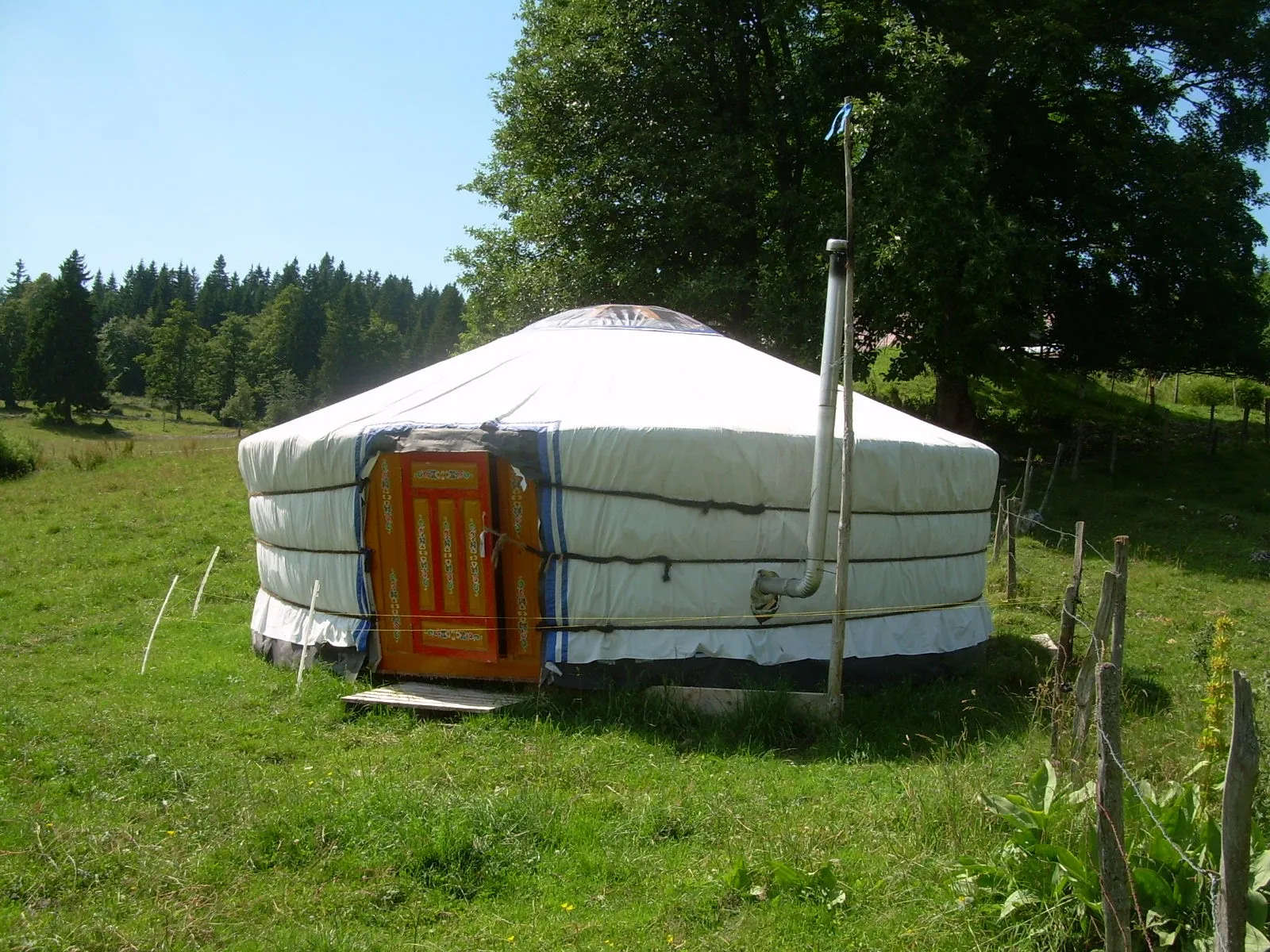 Yourte Bosquet de la Petite Échelle (hébergement insolite à la ferme), Rochejean