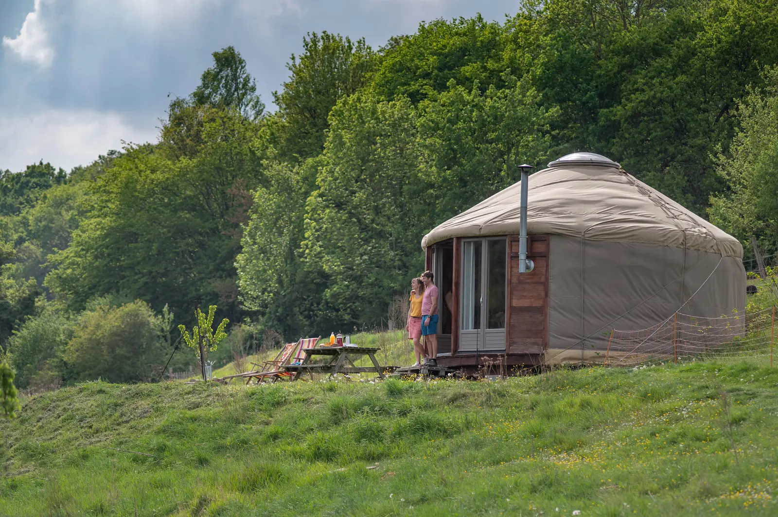 Yourte du Noyer (hébergement insolite à la ferme), Méréaucourt