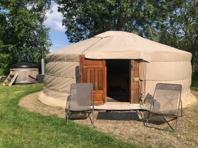 Yourte Spa Khoni (hébergement insolite à la ferme), Descartes