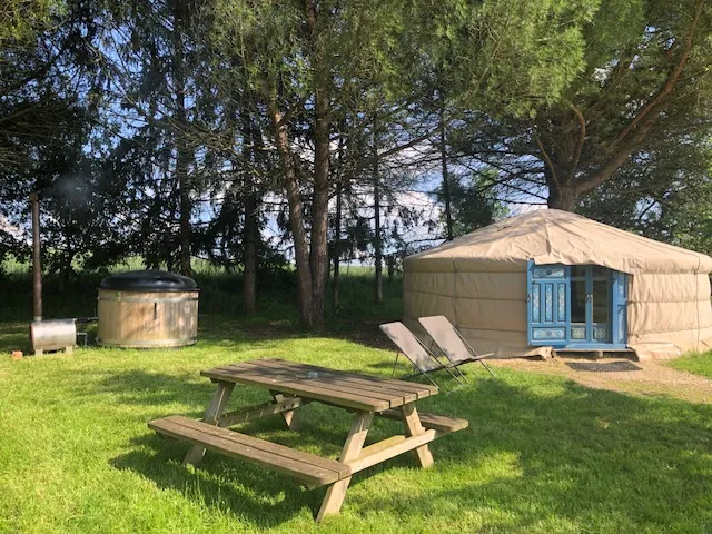Yourte Spa Takhia (hébergement insolite à la ferme), Descartes